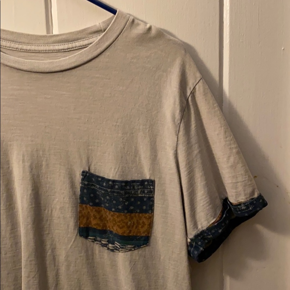 Mossimo T - Picture 2 of 3